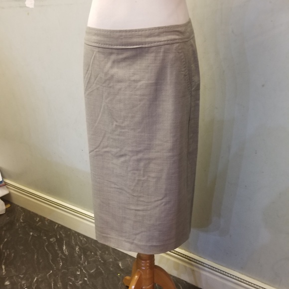 Banana Republic wool pencil skirt (P6) - Picture 2 of 7